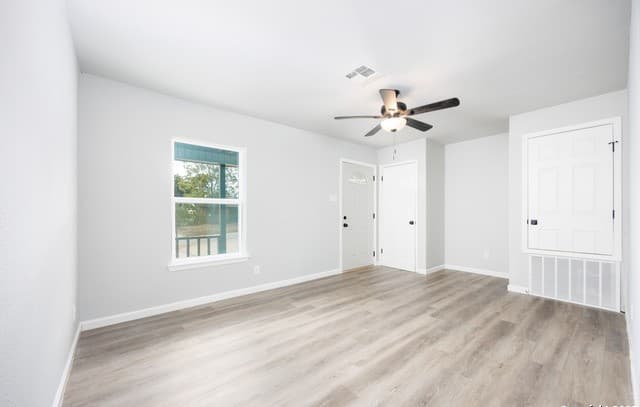 3-bedroom rental at 107 Cornish Ave in San Antonio, TX — photo 5