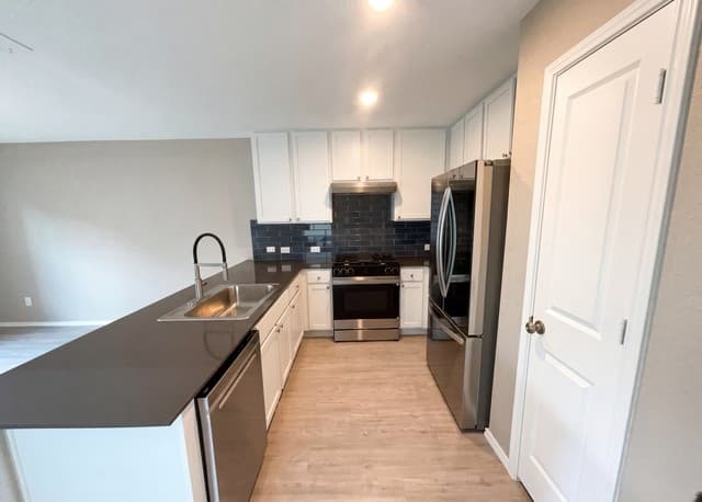 3-bedroom rental at 7610 Aston Cross in San Antonio, TX — photo 2