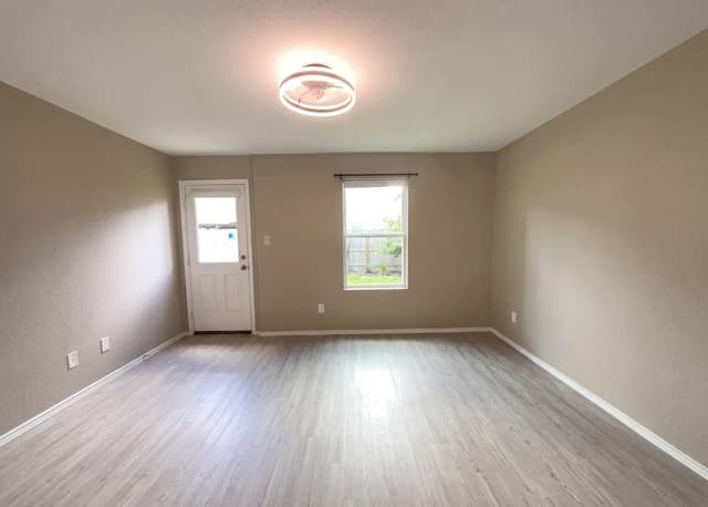 3-bedroom rental at 7610 Aston Cross in San Antonio, TX — photo 3