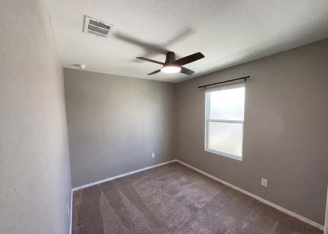 3-bedroom rental at 7610 Aston Cross in San Antonio, TX — photo 4