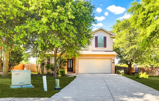 4-bedroom rental at 105 American Flag in Schertz, TX — photo 2