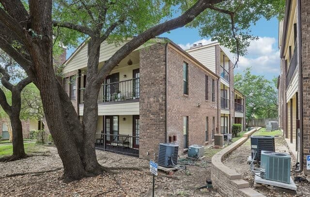 2-bedroom rental at 2542 Babcock Unit D202 in San Antonio, TX — photo 1