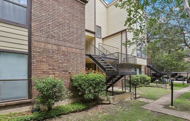 2-bedroom rental at 2542 Babcock Unit D202 in San Antonio, TX — photo 2
