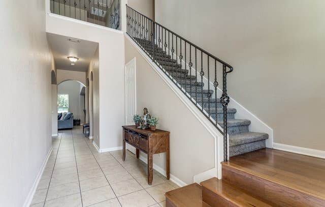 6-bedroom rental at 24114 Stately Oaks in San Antonio, TX — photo 3