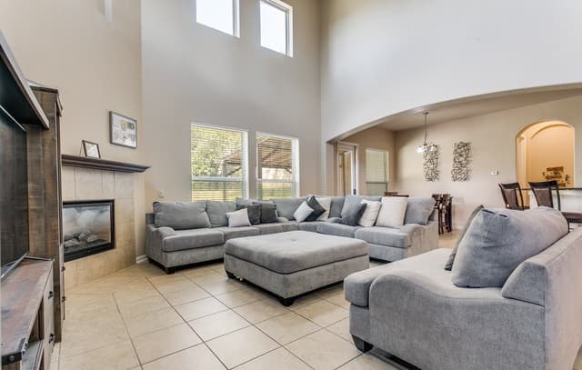 6-bedroom rental at 24114 Stately Oaks in San Antonio, TX — photo 5
