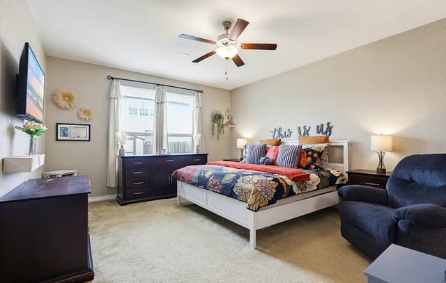 4-bedroom rental at 302 Shadow Ter in Universal City, TX — photo 4