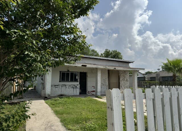 3-bedroom rental at 6443 Marcum in San Antonio, TX — photo 1