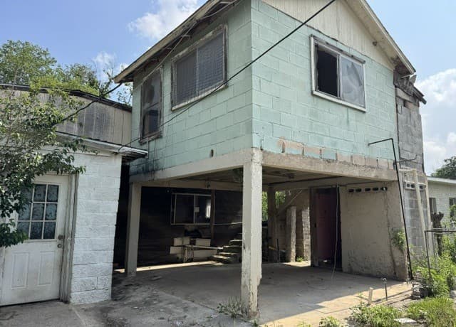 3-bedroom rental at 6443 Marcum in San Antonio, TX — photo 3