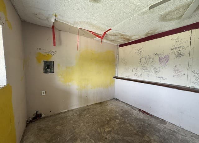 3-bedroom rental at 6443 Marcum in San Antonio, TX — photo 5