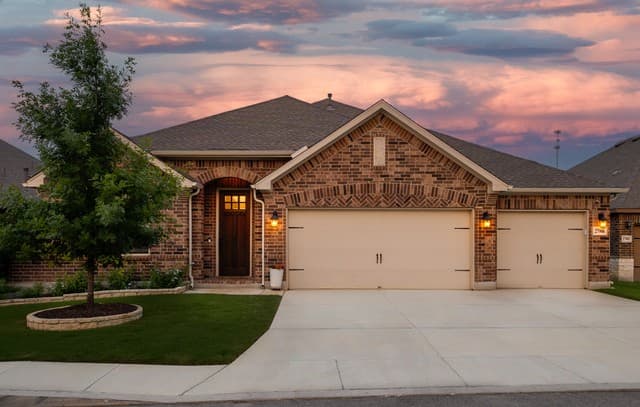 4-bedroom rental at 27906 Azalea Creek in Boerne, TX — photo 4