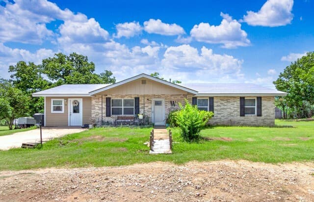 3-bedroom rental at 461 Shorty's Ln in Fredericksburg, TX — photo 1