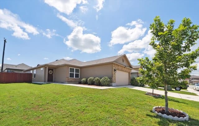 3-bedroom rental at 4522 Heathers Cross in St Hedwig, TX — photo 2