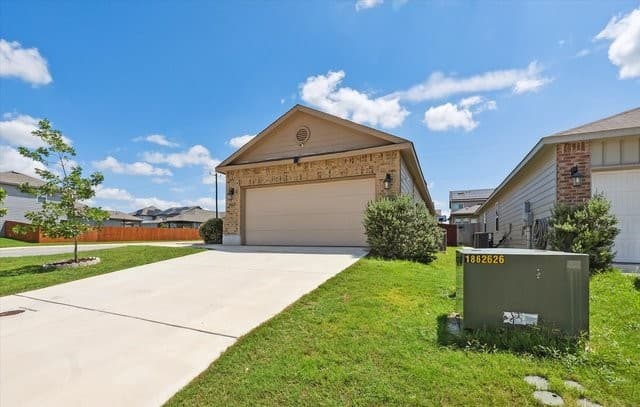 3-bedroom rental at 4522 Heathers Cross in St Hedwig, TX — photo 4