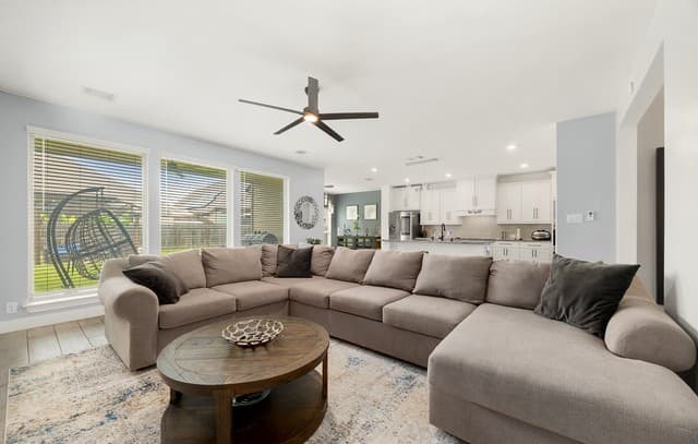 Home for sale at 221 Terramar in Cibolo, TX — photo 5