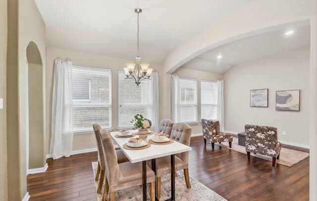 4-bedroom rental at 23626 Misty Peak in San Antonio, TX — photo 3