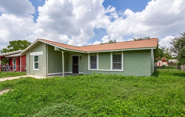 4-bedroom rental at 5535 Red Sky St in San Antonio, TX — photo 4