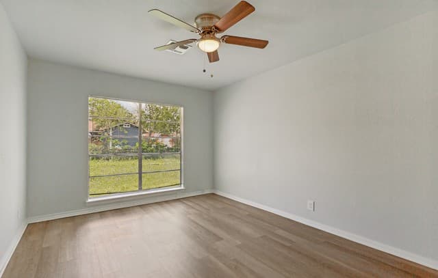 4-bedroom rental at 5535 Red Sky St in San Antonio, TX — photo 5