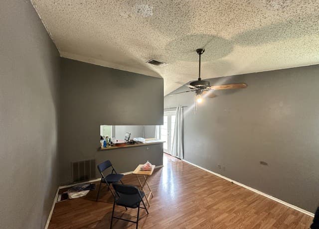 3-bedroom rental at 9207 Old Sky Hbr in San Antonio, TX — photo 2