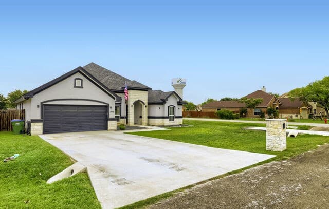 4-bedroom rental at 15710 Fair Ln in Selma, TX — photo 2