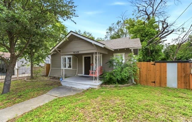 2-bedroom rental at 1638 Santa Monica St in San Antonio, TX — photo 4