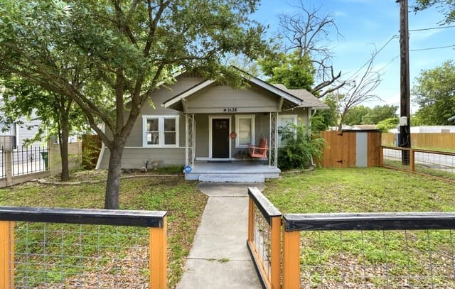2-bedroom rental at 1638 Santa Monica St in San Antonio, TX — photo 5
