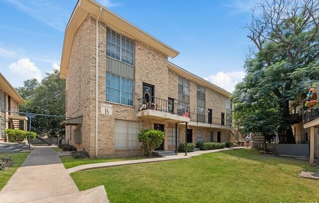 2-bedroom rental at 6611 Southpoint St Unit B124 in San Antonio, TX — photo 1