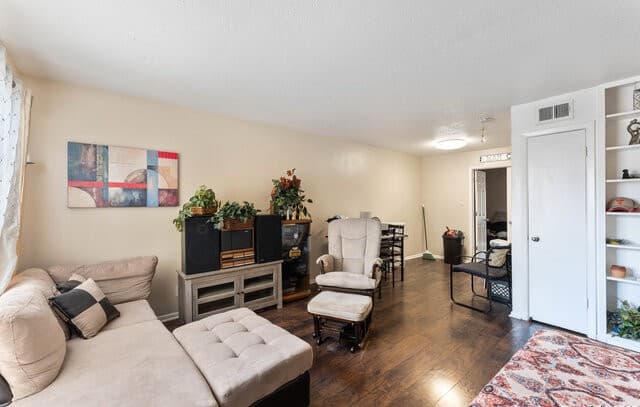 2-bedroom rental at 6611 Southpoint St Unit B124 in San Antonio, TX — photo 3