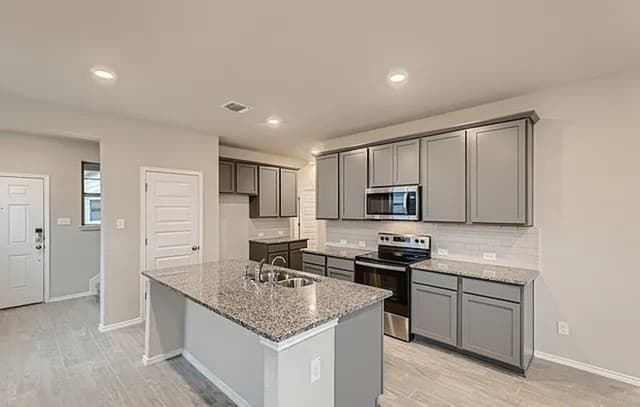 4-bedroom rental at 10922 Lockheed Dr in Converse, TX — photo 3
