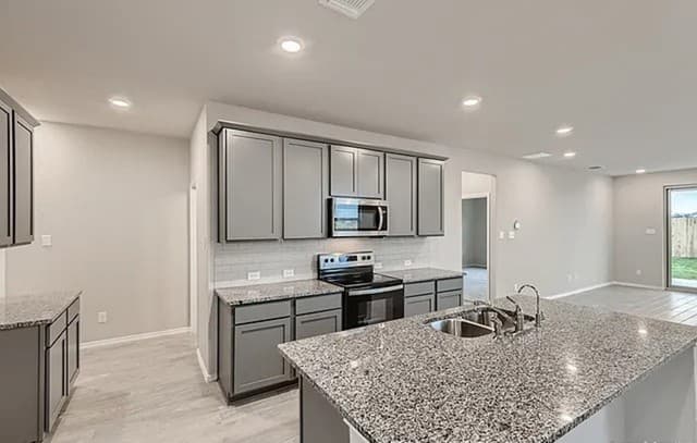 4-bedroom rental at 10922 Lockheed Dr in Converse, TX — photo 4