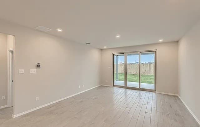 4-bedroom rental at 10922 Lockheed Dr in Converse, TX — photo 5