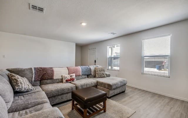 4-bedroom rental at 8623 Astral Place in San Antonio, TX — photo 4