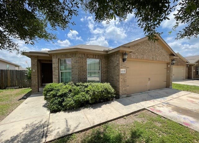 3-bedroom rental at 6859 Luckey Path in San Antonio, TX — photo 2