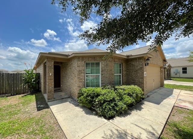 3-bedroom rental at 6859 Luckey Path in San Antonio, TX — photo 3