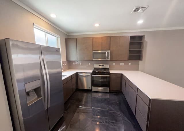 2-bedroom rental at 330 Clay Unit UNIT 8 in San Antonio, TX — photo 2