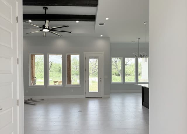 4-bedroom rental at 165 E Short Meadow Dr in Lytle, TX — photo 5