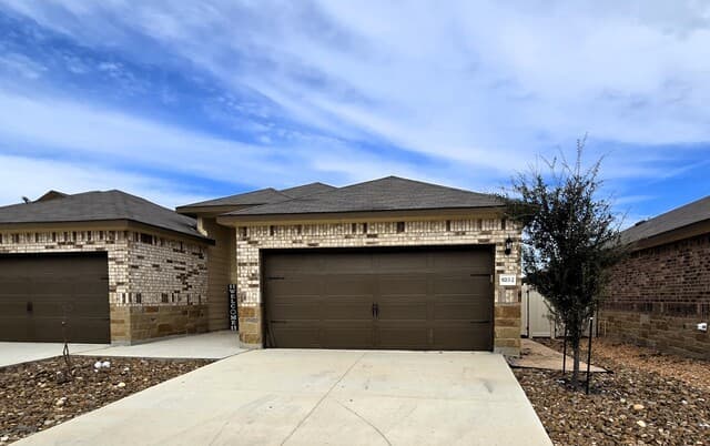3-bedroom rental at 9213 Groff Lndg in Converse, TX — photo 1
