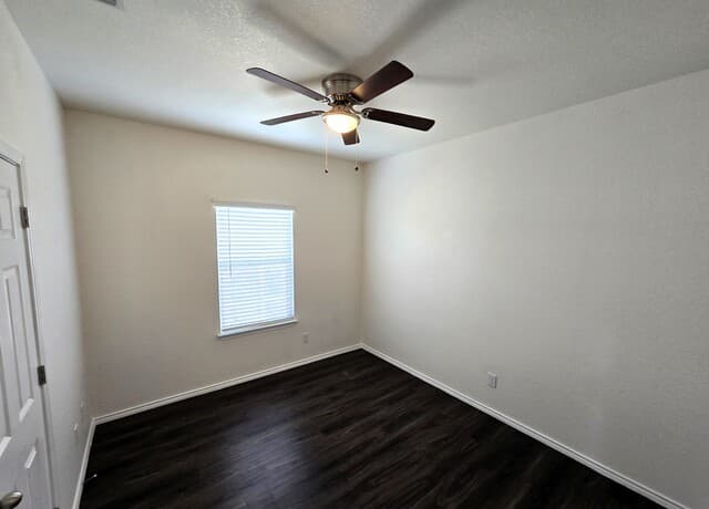 3-bedroom rental at 9213 Groff Lndg in Converse, TX — photo 4