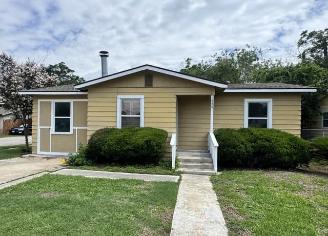 3-bedroom rental at 339 San Angelo in San Antonio, TX — photo 3
