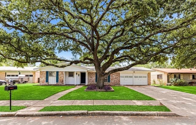 3-bedroom rental at 4406 Hall Park Dr in San Antonio, TX — photo 1