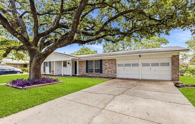 3-bedroom rental at 4406 Hall Park Dr in San Antonio, TX — photo 2