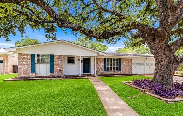 3-bedroom rental at 4406 Hall Park Dr in San Antonio, TX — photo 3