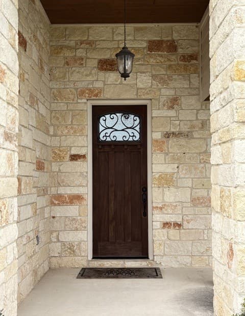 4-bedroom rental at 125 Abrego Run Dr in Floresville, TX — photo 3