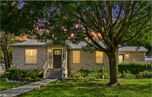4-bedroom rental at 265 E Oakview Pl in Alamo Heights, TX — photo 1