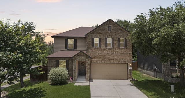3-bedroom rental at 220 Hinge Crk in Cibolo, TX — photo 2