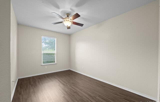 3-bedroom rental at 220 Hinge Crk in Cibolo, TX — photo 5