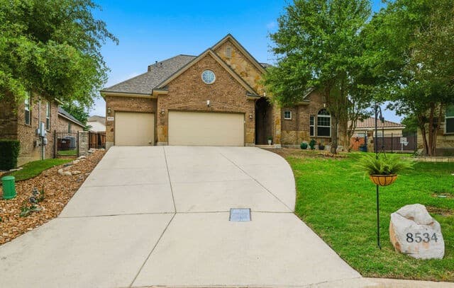 4-bedroom rental at 8534 Nichols Rim in Boerne, TX — photo 1