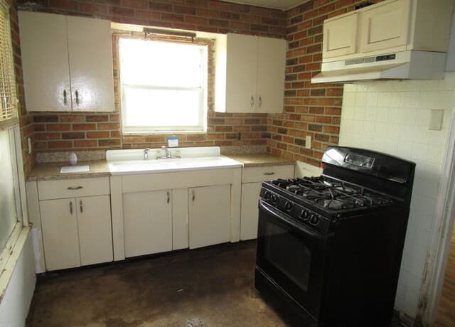 3-bedroom rental at 311 Bushick in San Antonio, TX — photo 4