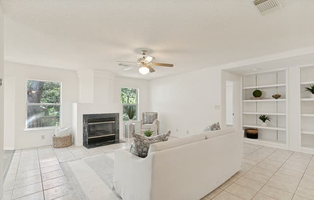 3-bedroom rental at 14206 Emerald Hill Dr in San Antonio, TX — photo 2