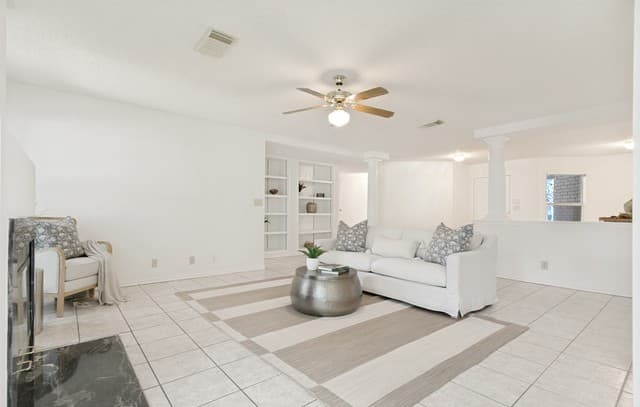 3-bedroom rental at 14206 Emerald Hill Dr in San Antonio, TX — photo 3