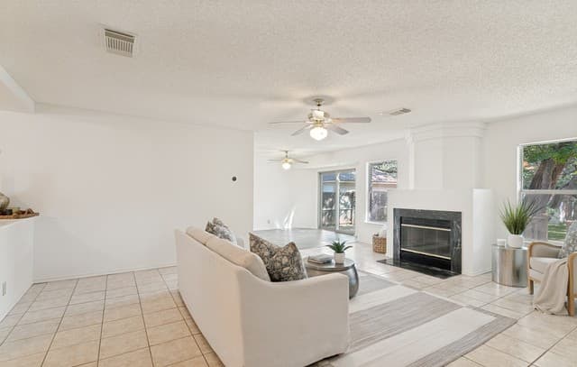 3-bedroom rental at 14206 Emerald Hill Dr in San Antonio, TX — photo 5